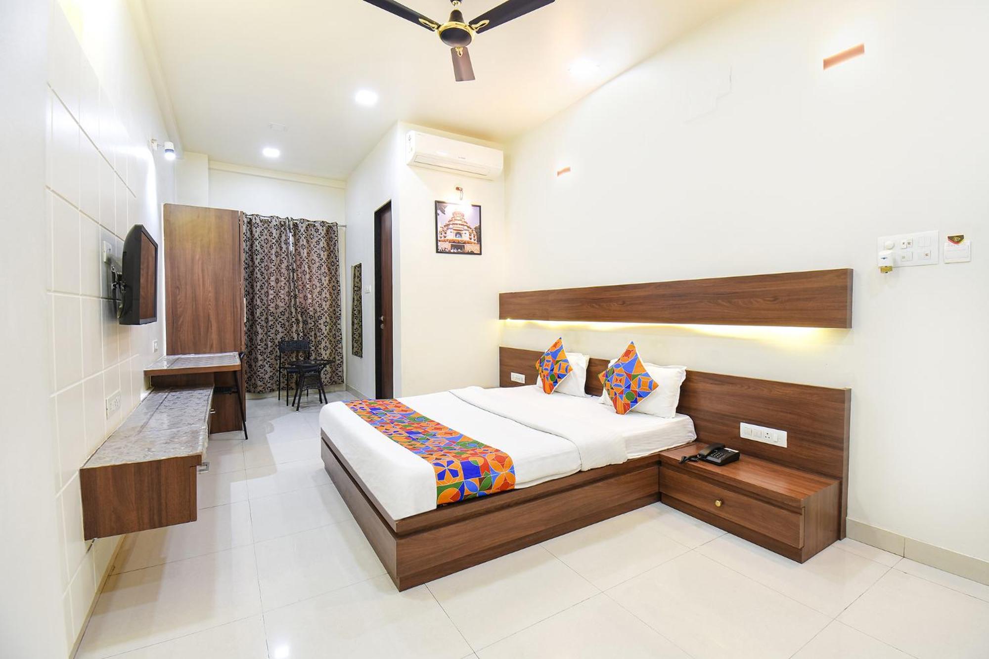 Fabhotel Royal Suits - Nr Mahadji Shinde Chhatri Mundhva エクステリア 写真